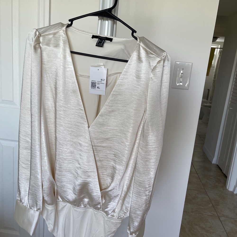 SOLD!!!New with tags blouse bodysuit forever 21 vanilla XL